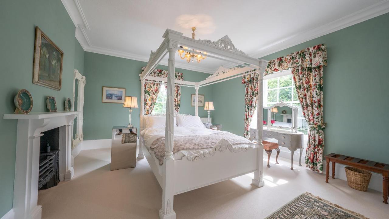 Pantybeiliau House Bed & Breakfast Gilwern ภายนอก รูปภาพ
