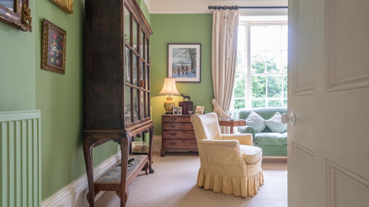 Pantybeiliau House Bed & Breakfast Gilwern ภายนอก รูปภาพ