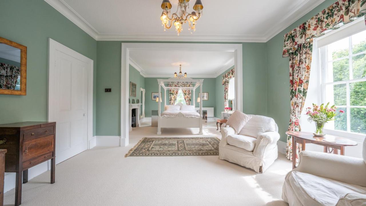Pantybeiliau House Bed & Breakfast Gilwern ภายนอก รูปภาพ