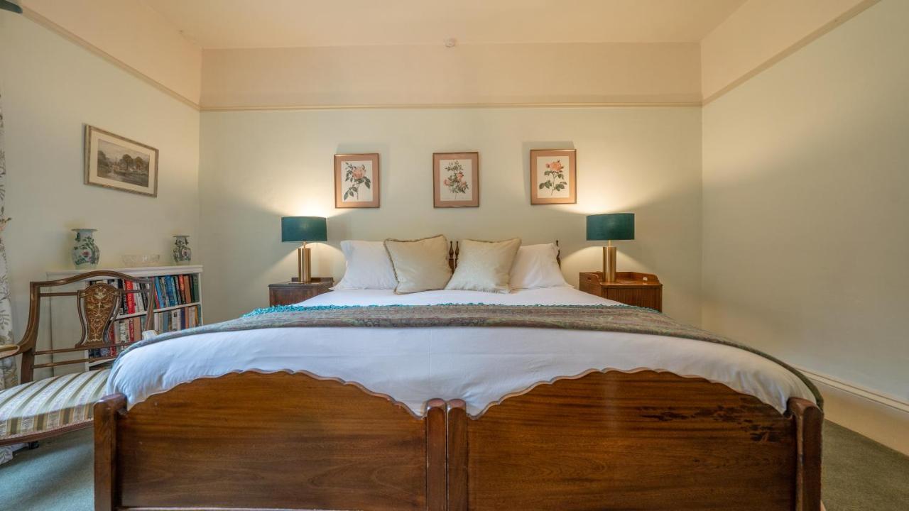Pantybeiliau House Bed & Breakfast Gilwern ภายนอก รูปภาพ