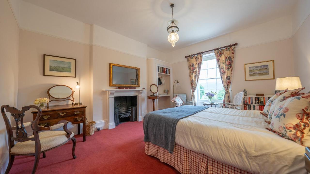 Pantybeiliau House Bed & Breakfast Gilwern ภายนอก รูปภาพ