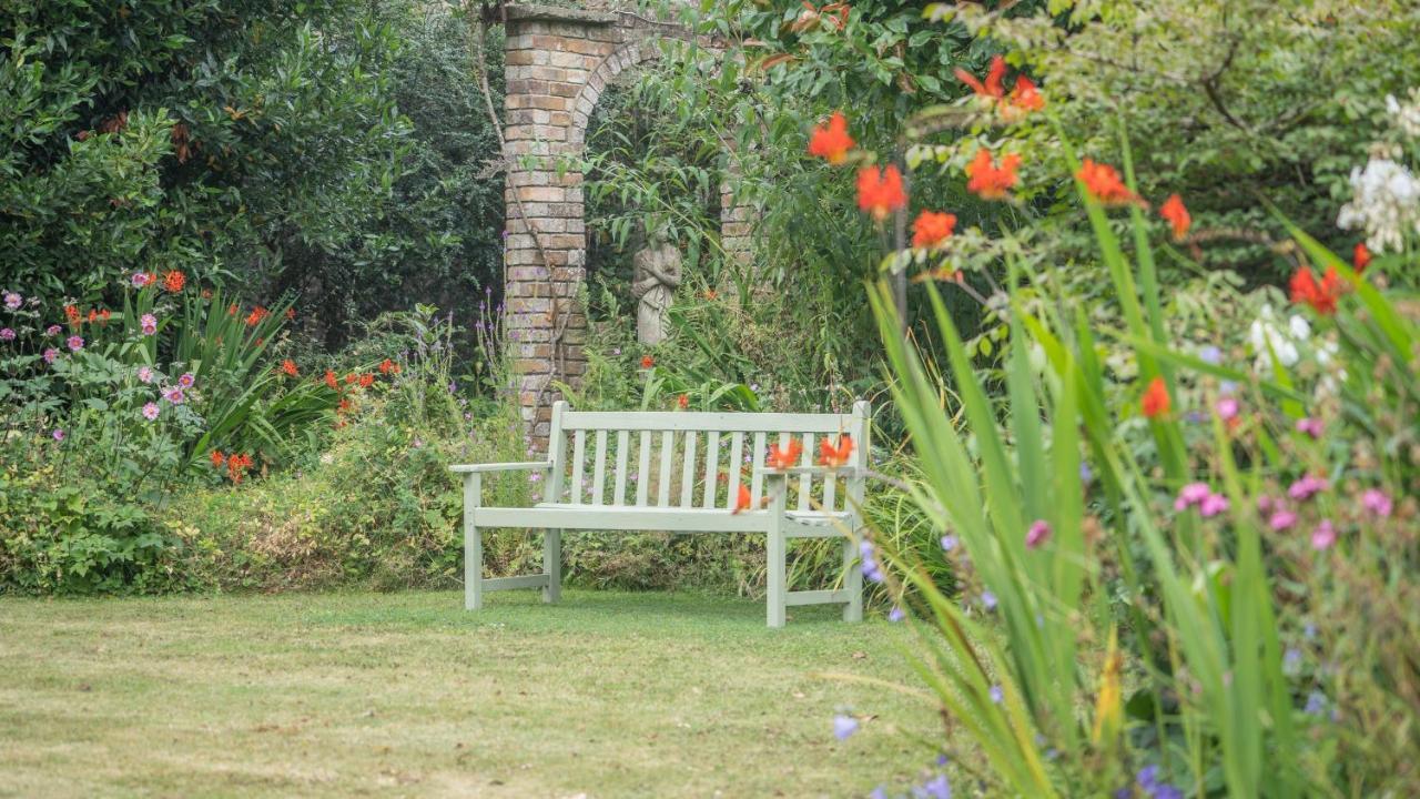 Pantybeiliau House Bed & Breakfast Gilwern ภายนอก รูปภาพ
